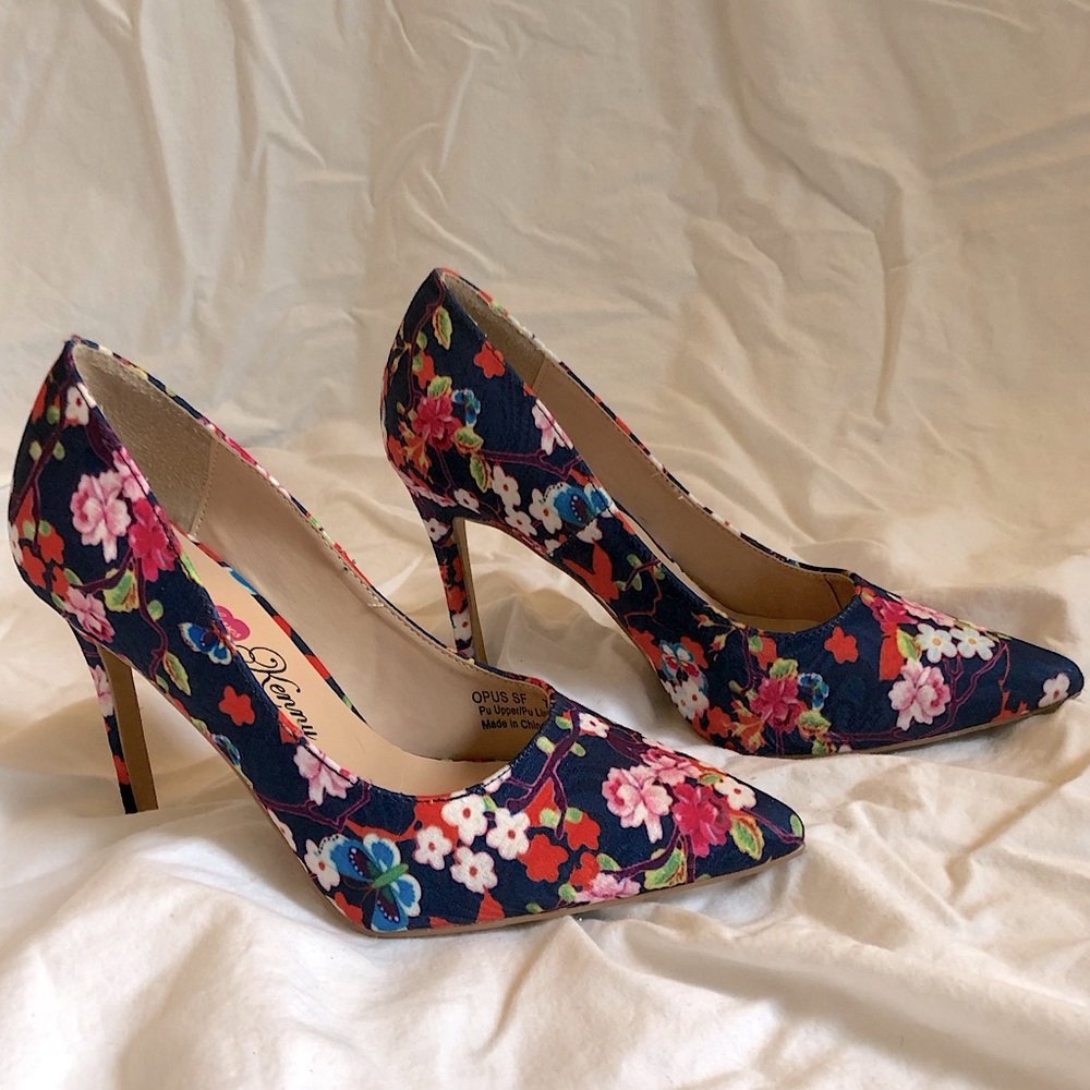 PENNY LOVES KENNY Floral Pumps (US 7.5M)